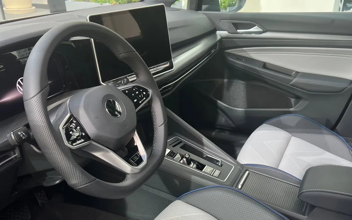 Volkswagen Golf R Line 2025 - image 10