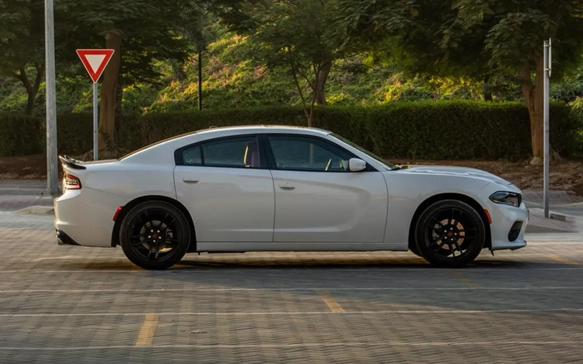 Dodge Charger - image 5