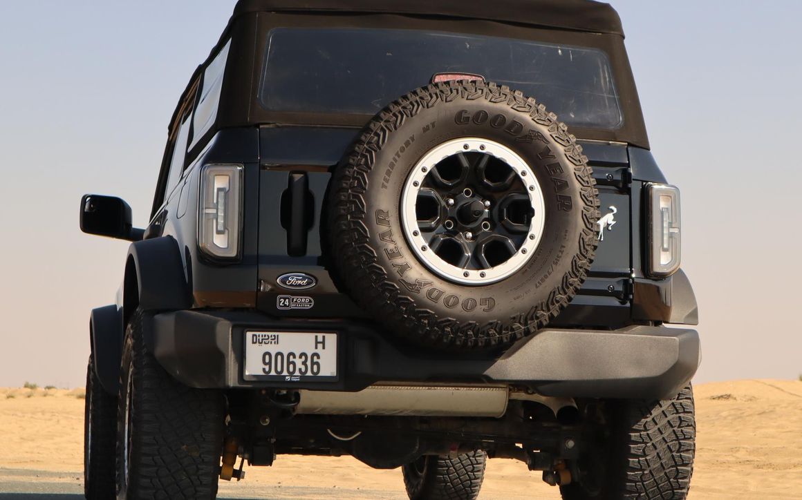 Ford Bronco - image 6