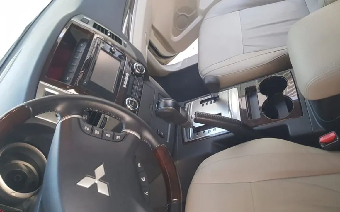 Mitsubishi Pajero - image 4