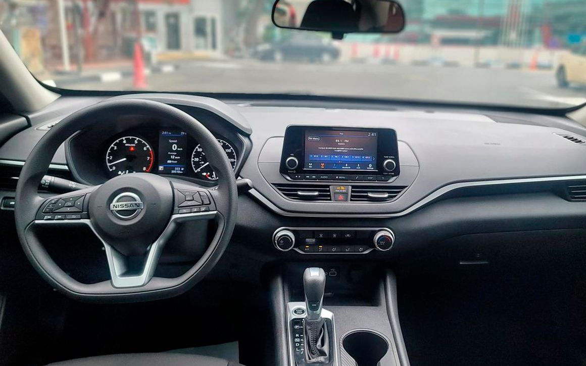 Nissan Altima - image 4