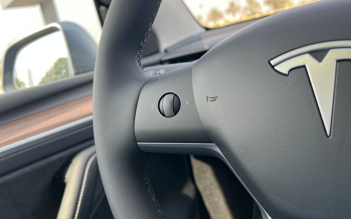 TESLA MODEL Y LONG - image 16
