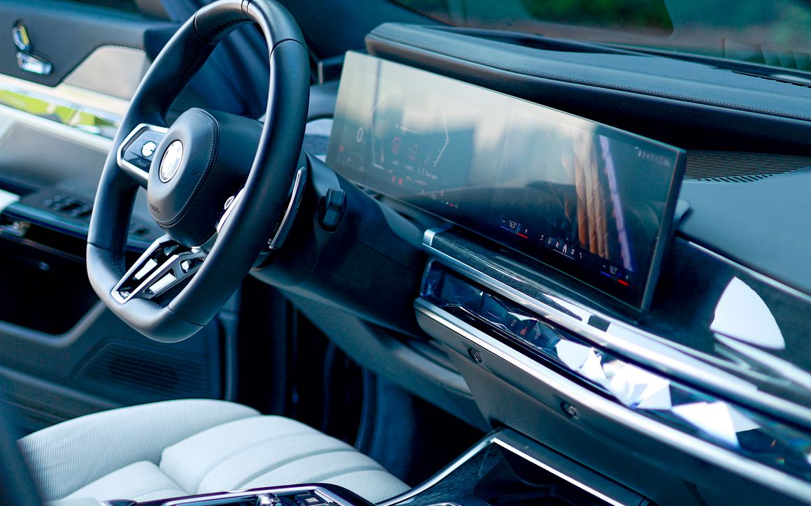 BMW 735i - image 5