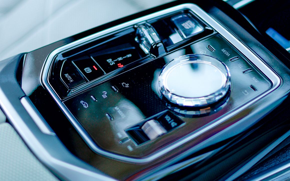 BMW 735i - image 7