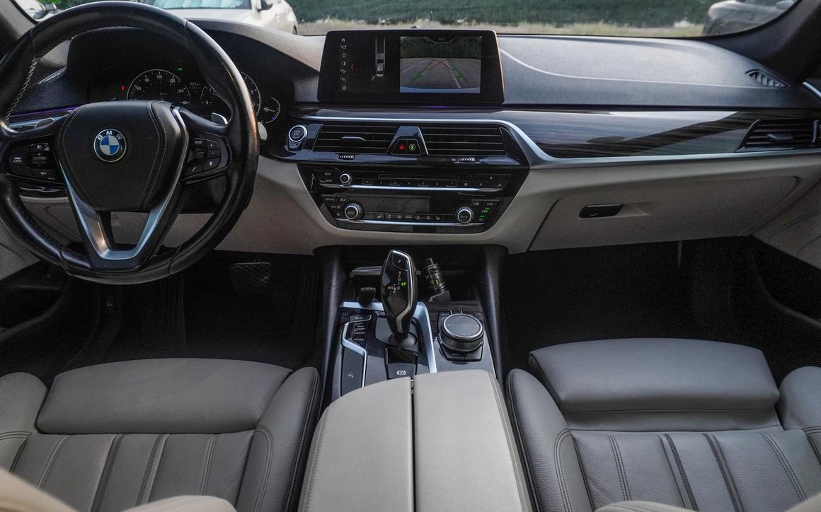 BMW 530i - image 12