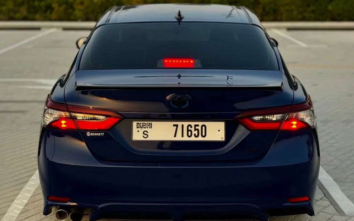 Toyota Camry Hybrid - image 6