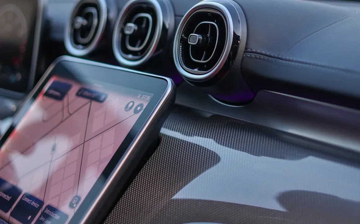 Mercedes Benz C200 Black - image 22