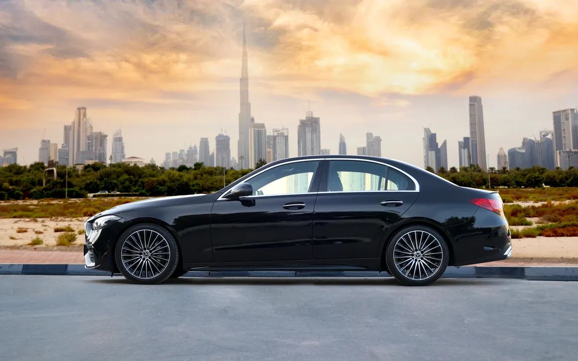 Mercedes Benz C200 Black - image 2