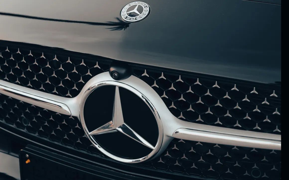 Mercedes Benz C200 Black - image 9