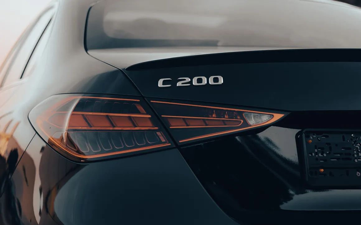 Mercedes Benz C200 Black - image 12