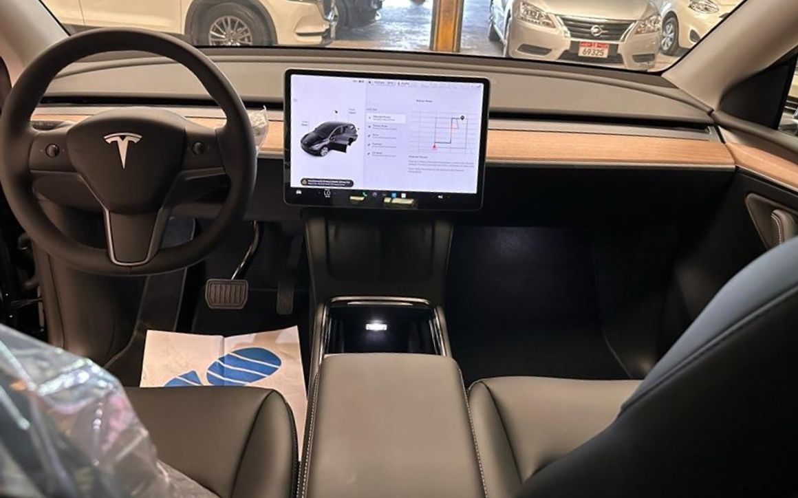 TESLA MODEL Y 2023 - image 8