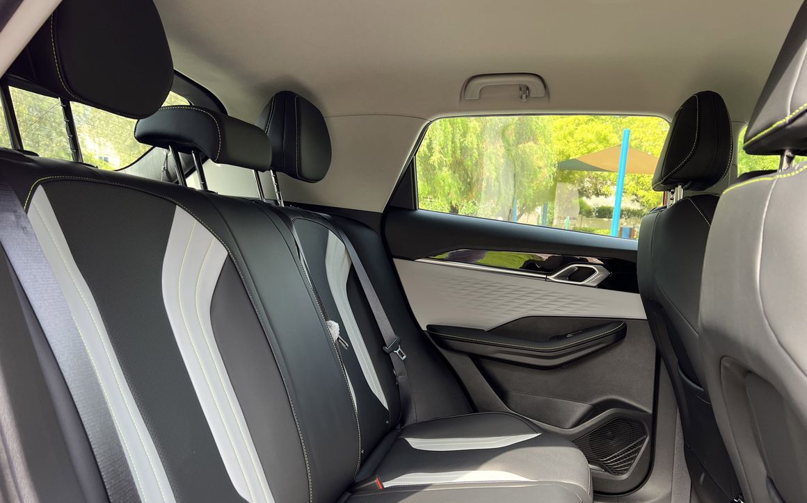 GEELY COOLRAY - image 10