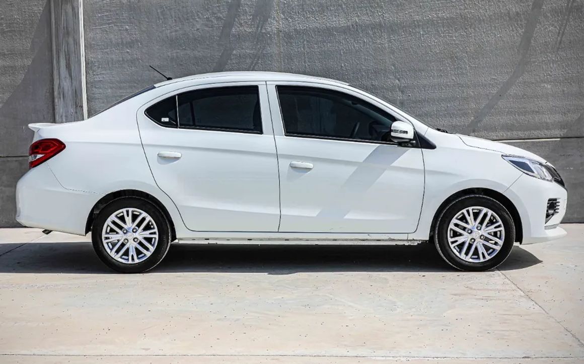 Mitsubishi Attrage GLX - image 2