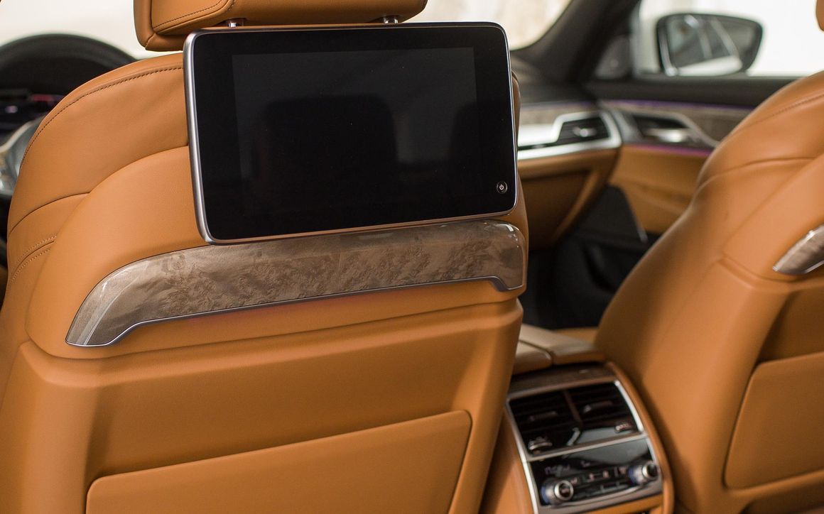 BMW 730i - image 5
