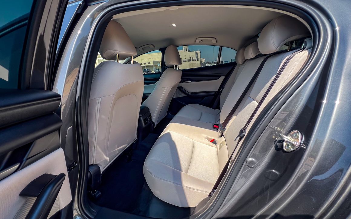 MAZDA 3 - image 8