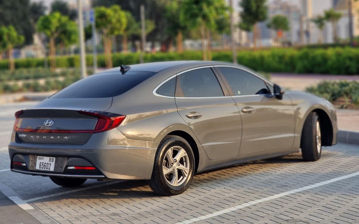 Hyundai Sonata SE - image 6