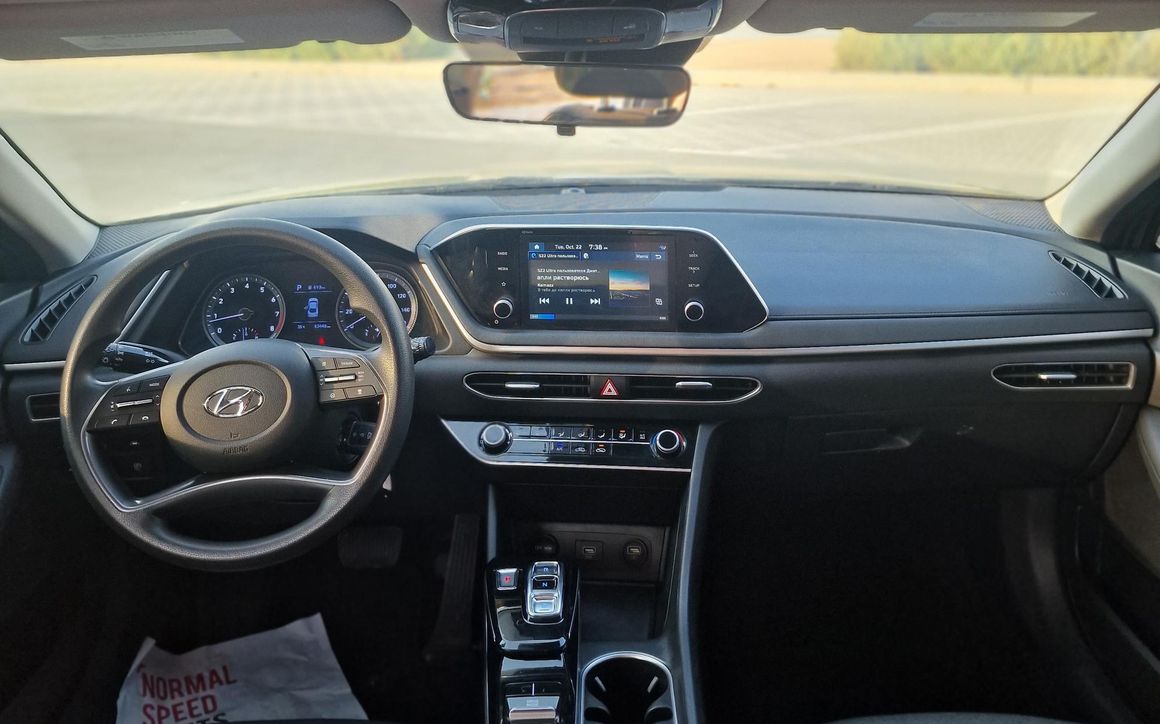 Hyundai Sonata SE - image 7