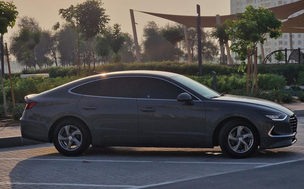 Hyundai Sonata SE - image 4