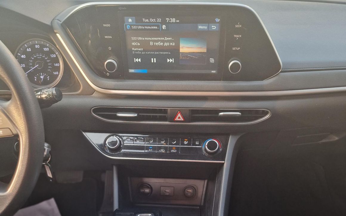 Hyundai Sonata SE - image 10