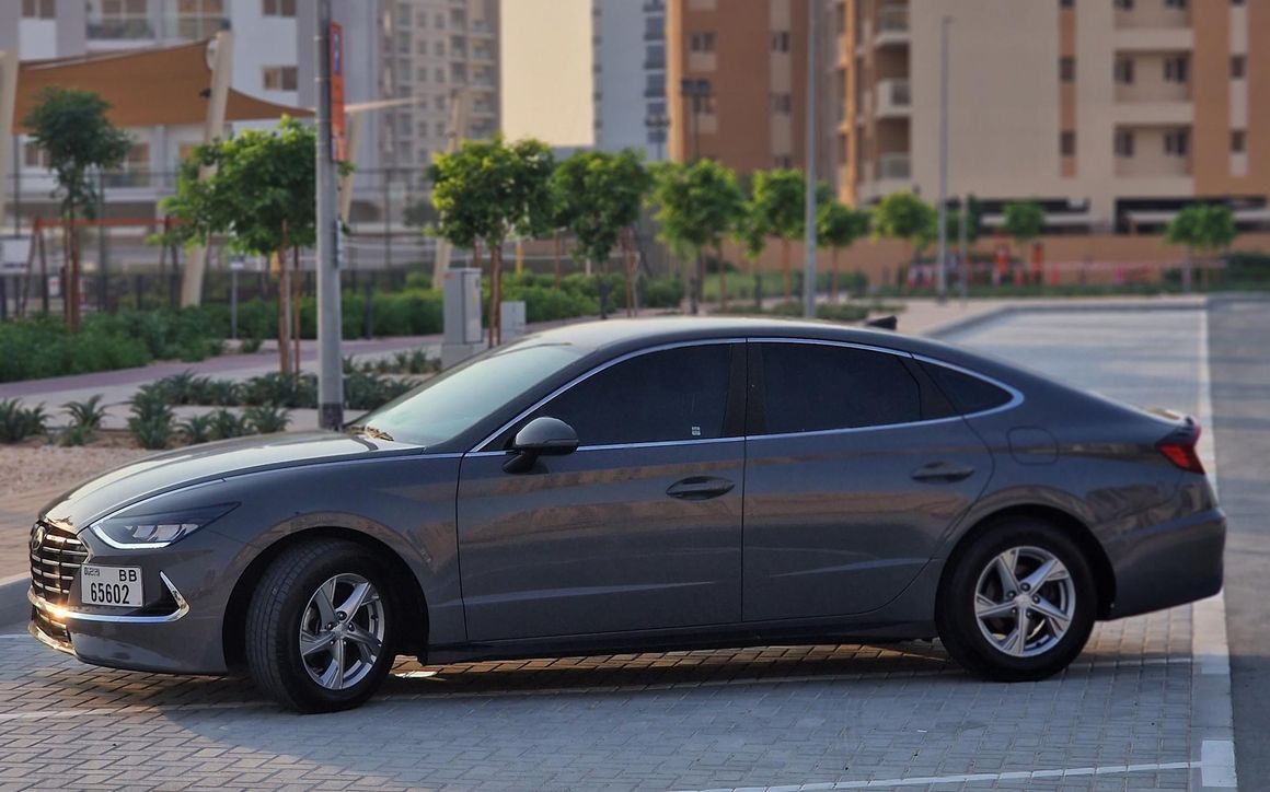 Hyundai Sonata SE - image 2