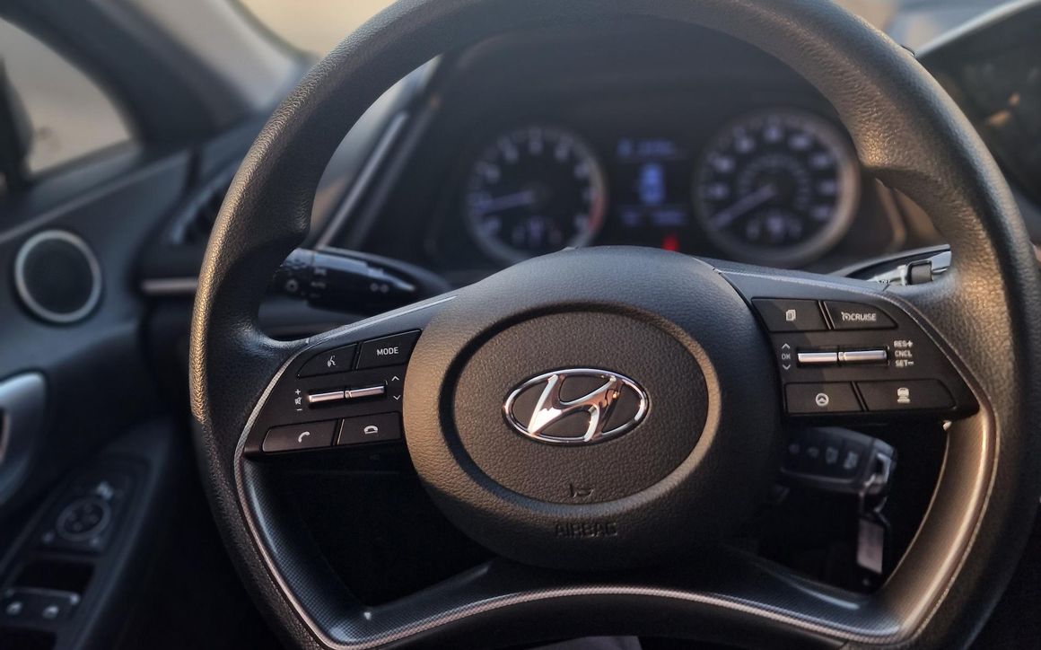 Hyundai Sonata SE - image 9