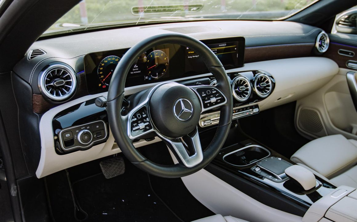 MERCEDES CLA250 - image 10