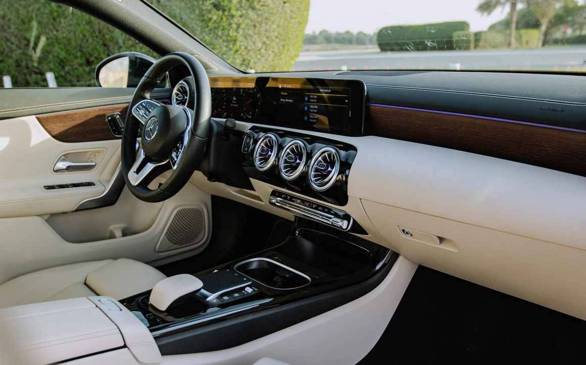 MERCEDES CLA250 - image 9