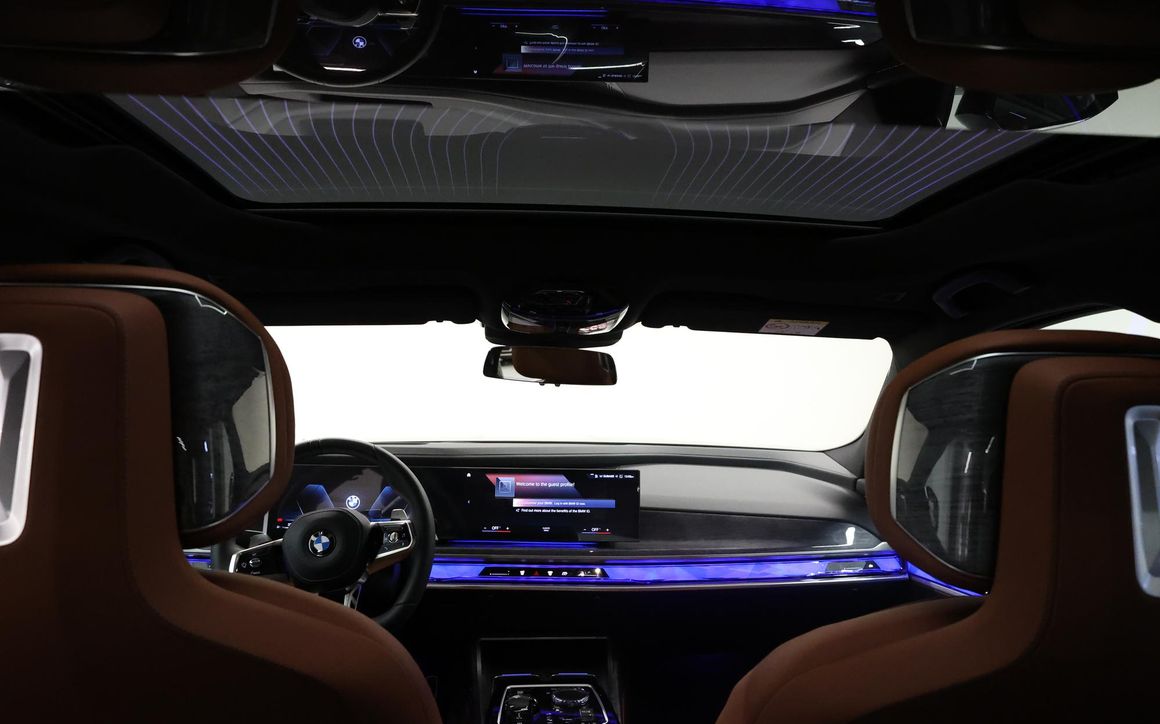 BMW 735i - image 17