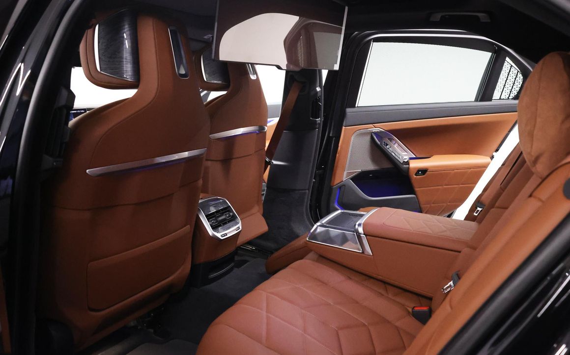 BMW 735i - image 10