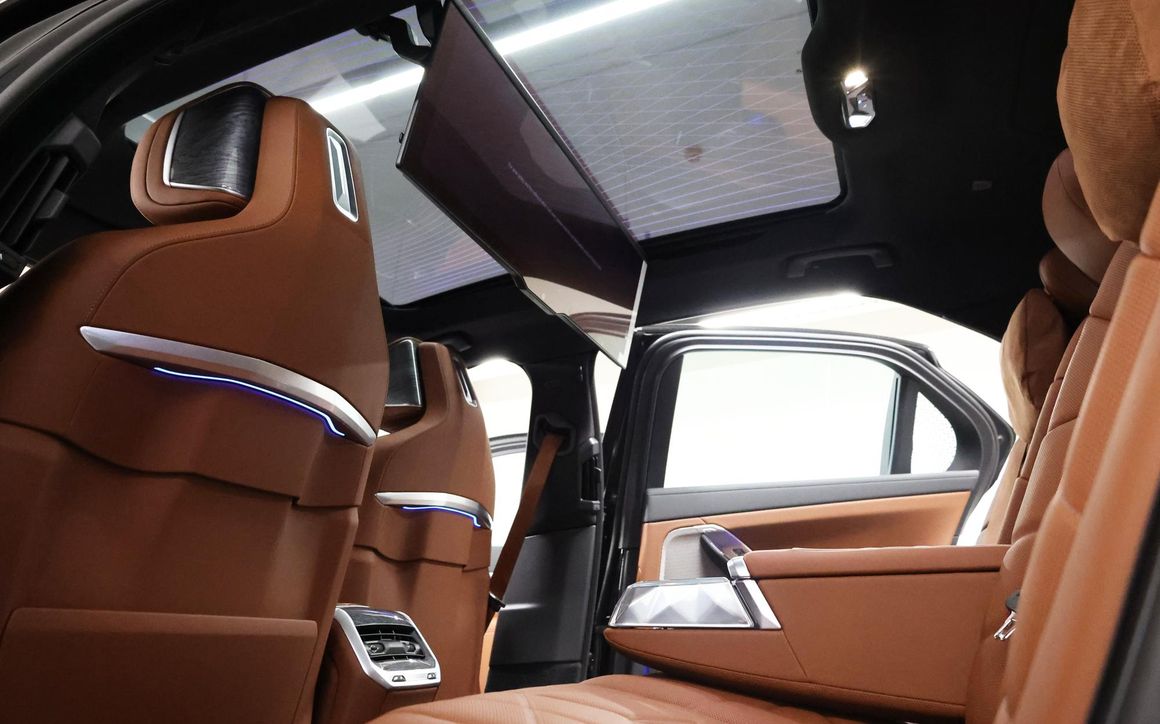 BMW 735i - image 12