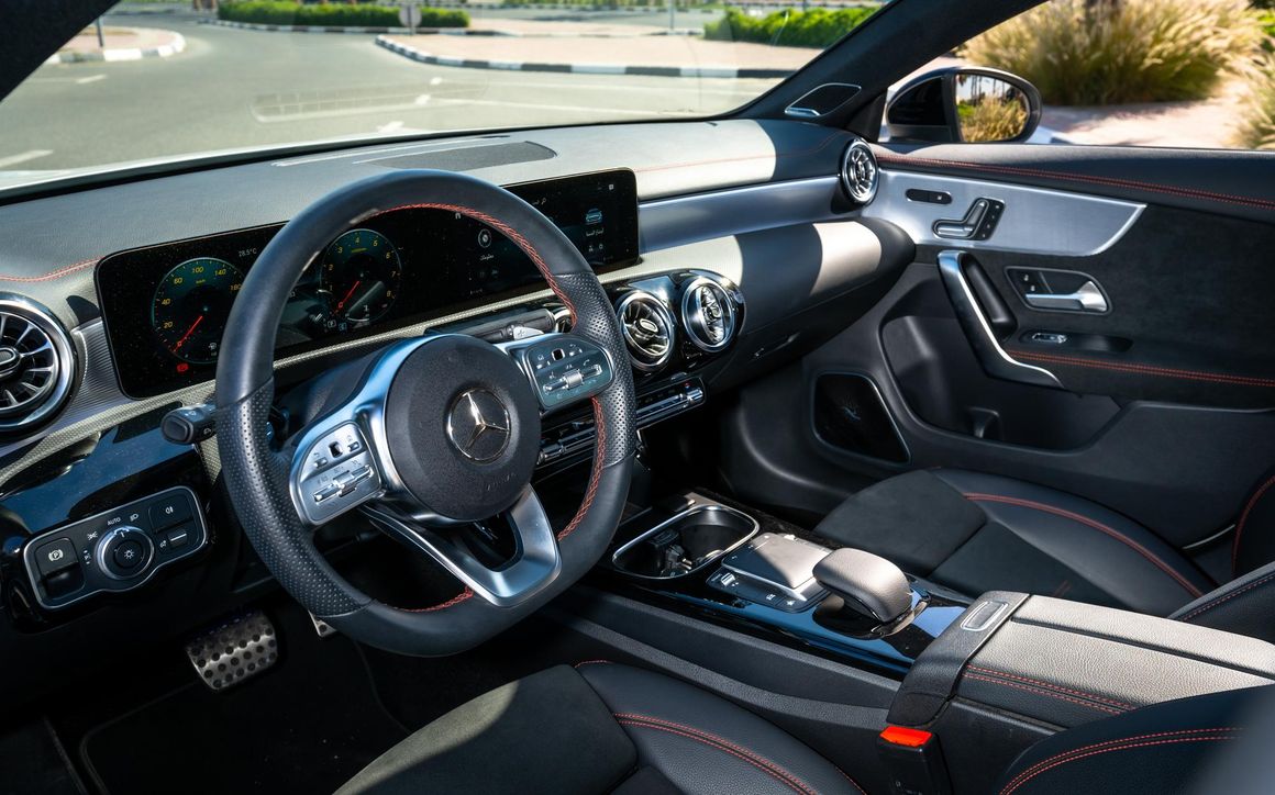 MERCEDES CLA45 AMG - image 11