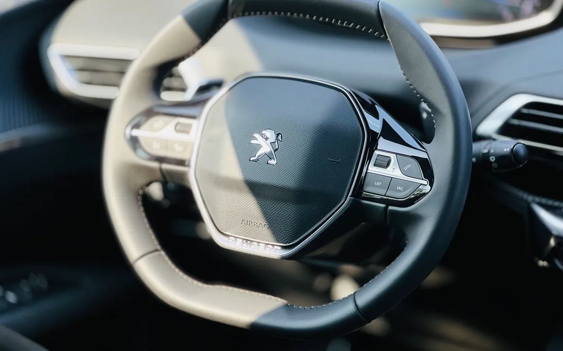 PEUGEOT 3008 - image 8