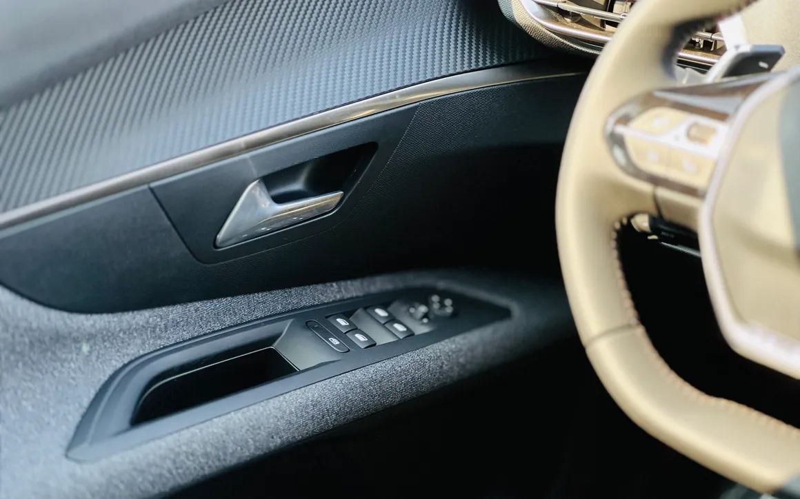PEUGEOT 3008 - image 9
