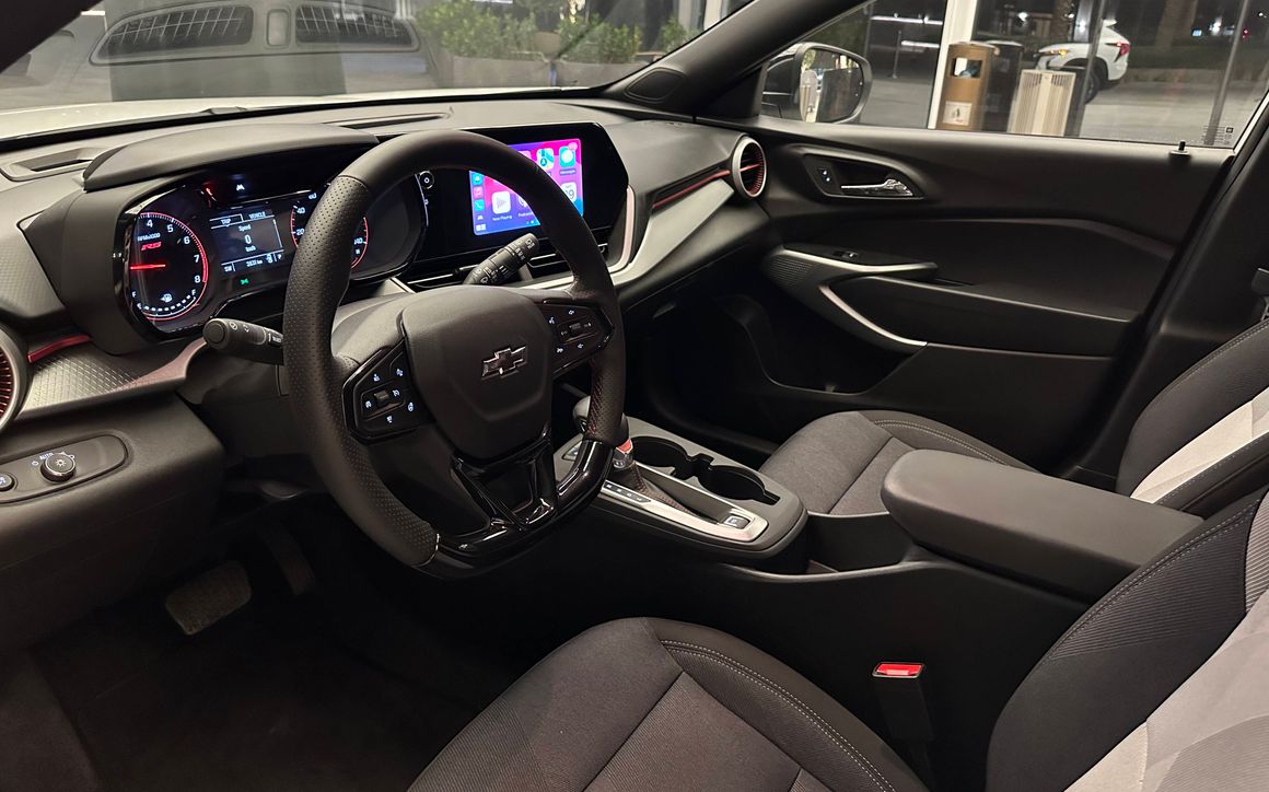 Chevrolet Trax (white) - image 9