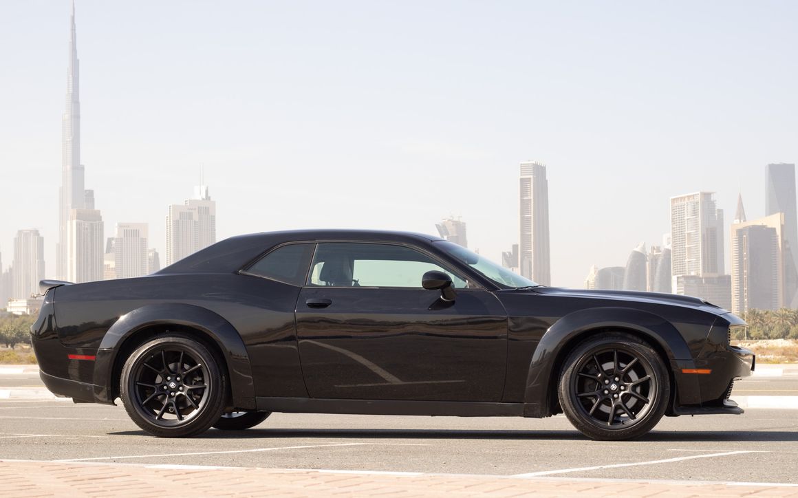 Dodge Challenger V8 - image 5