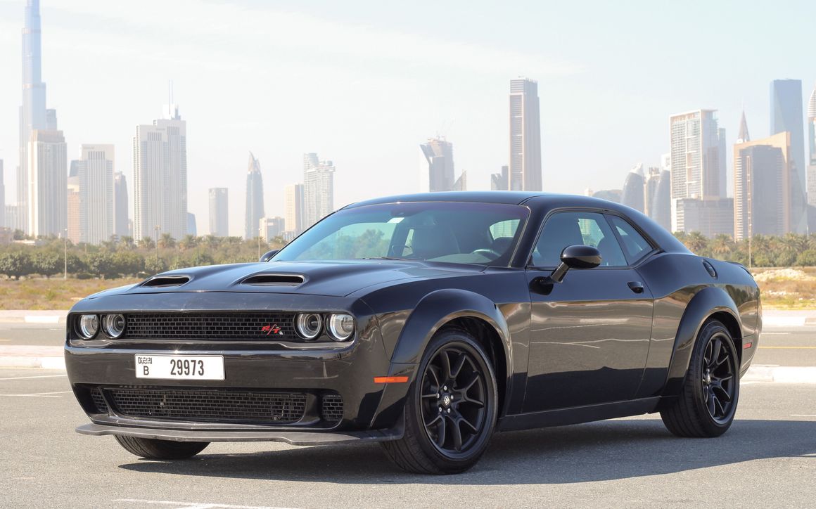 Dodge Challenger V8 - image 1