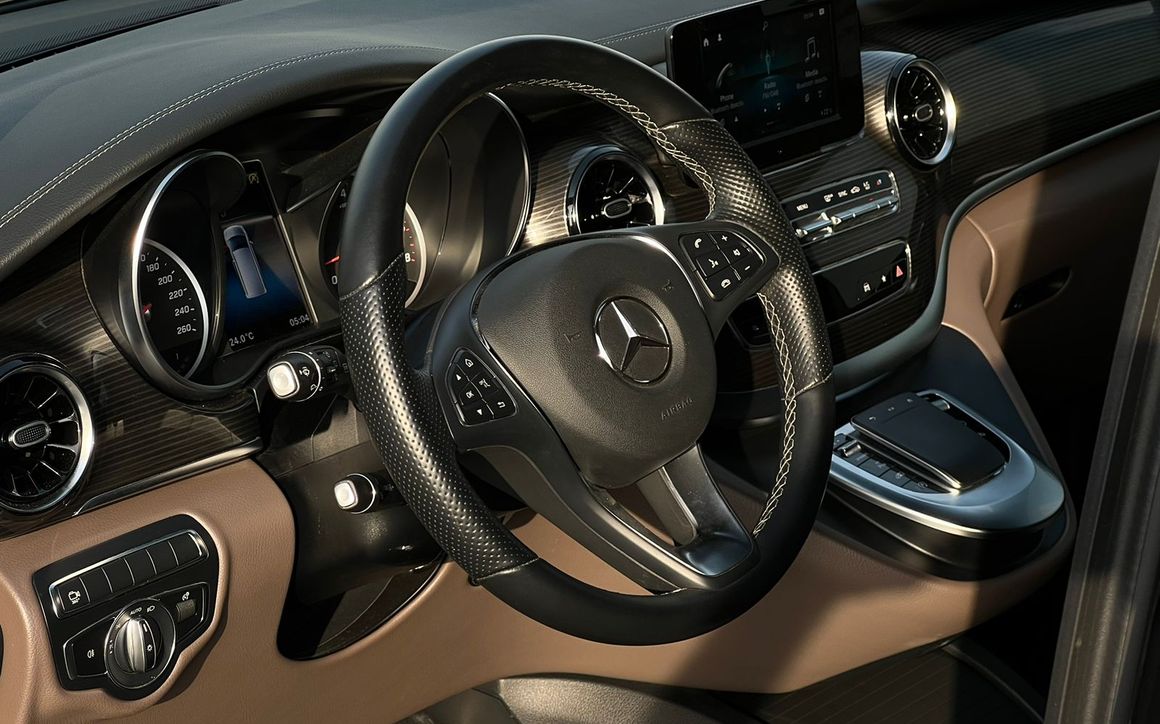 MERCEDES V250 - image 4