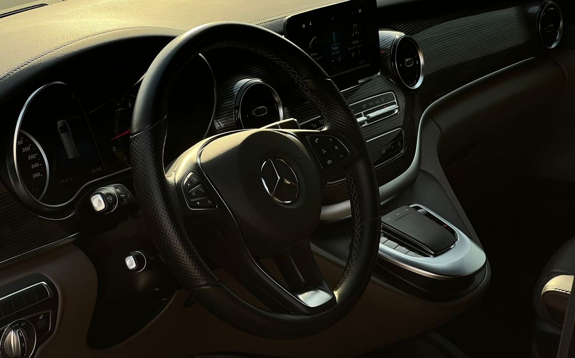 MERCEDES V250 - image 6