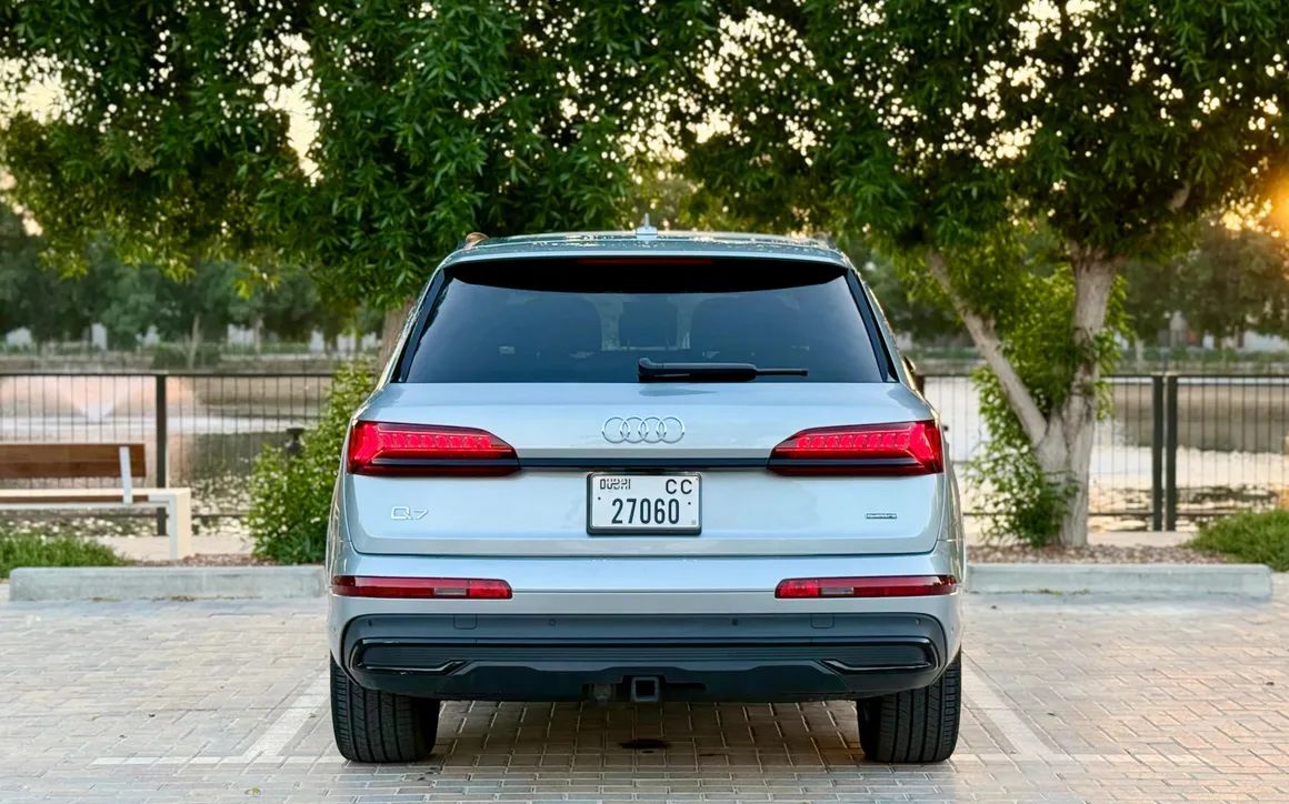 Audi Q7 - image 5