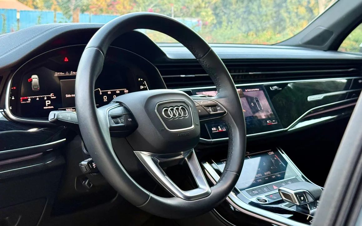 Audi Q7 - image 11