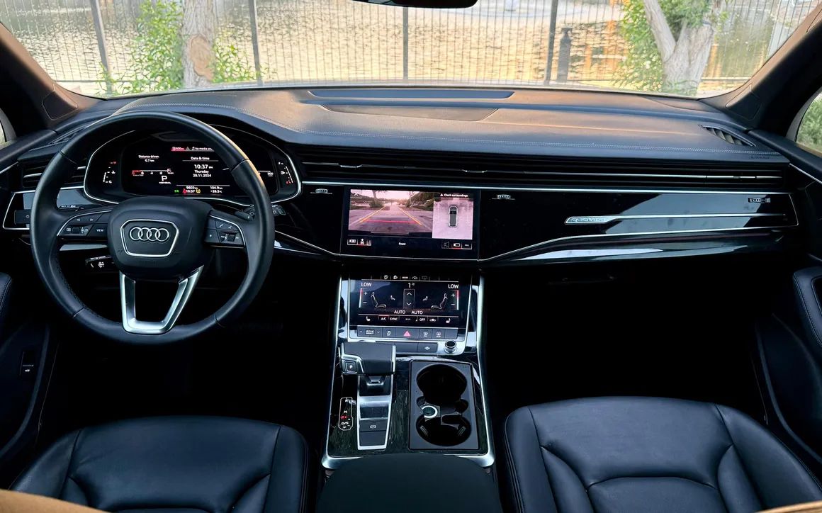 Audi Q7 - image 10