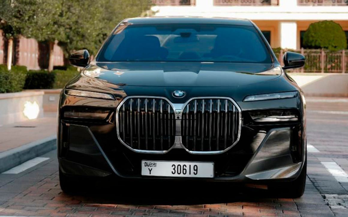 BMW 735i - image 1