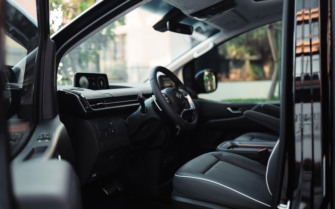 HYUNDAI STARIA - image 3