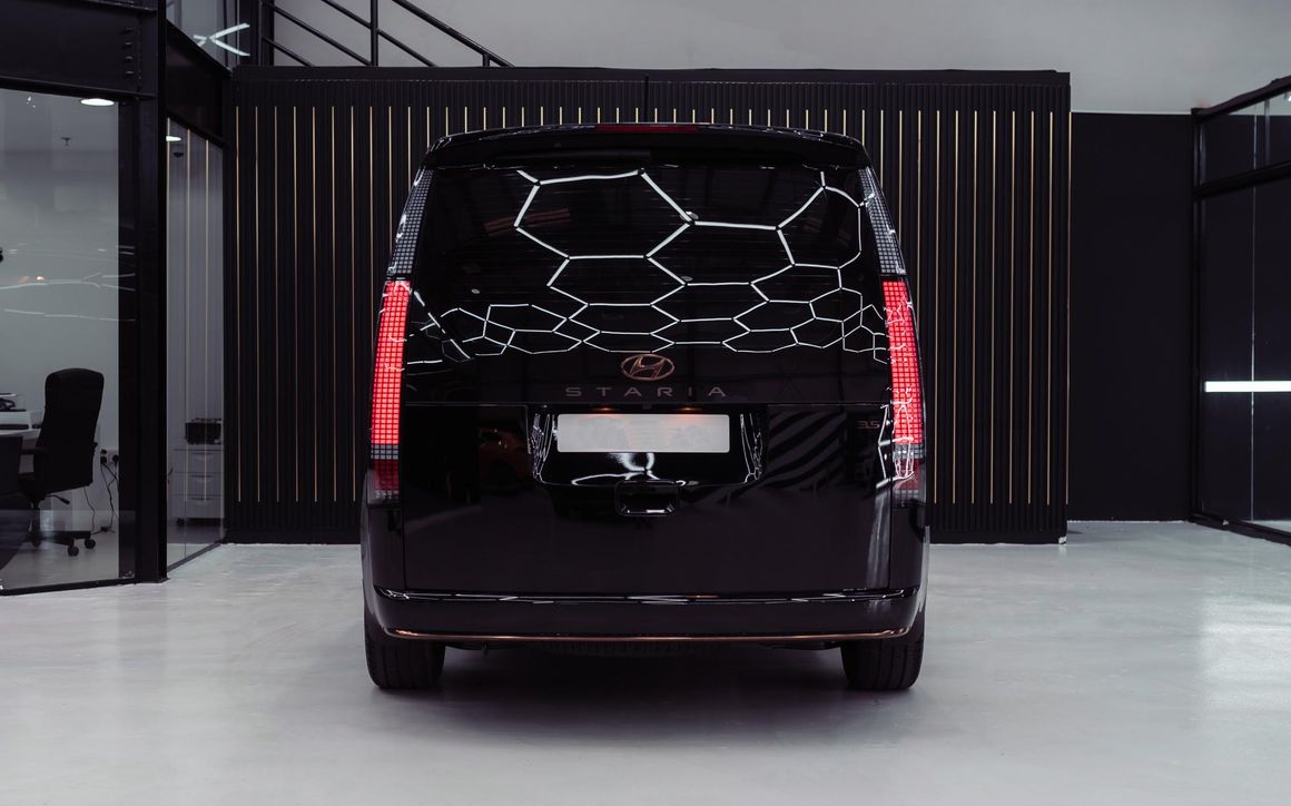 HYUNDAI STARIA - image 2