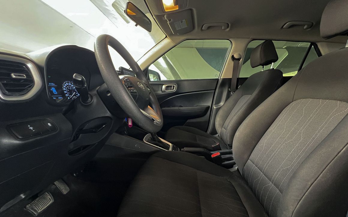 Hyundai Venue - image 7