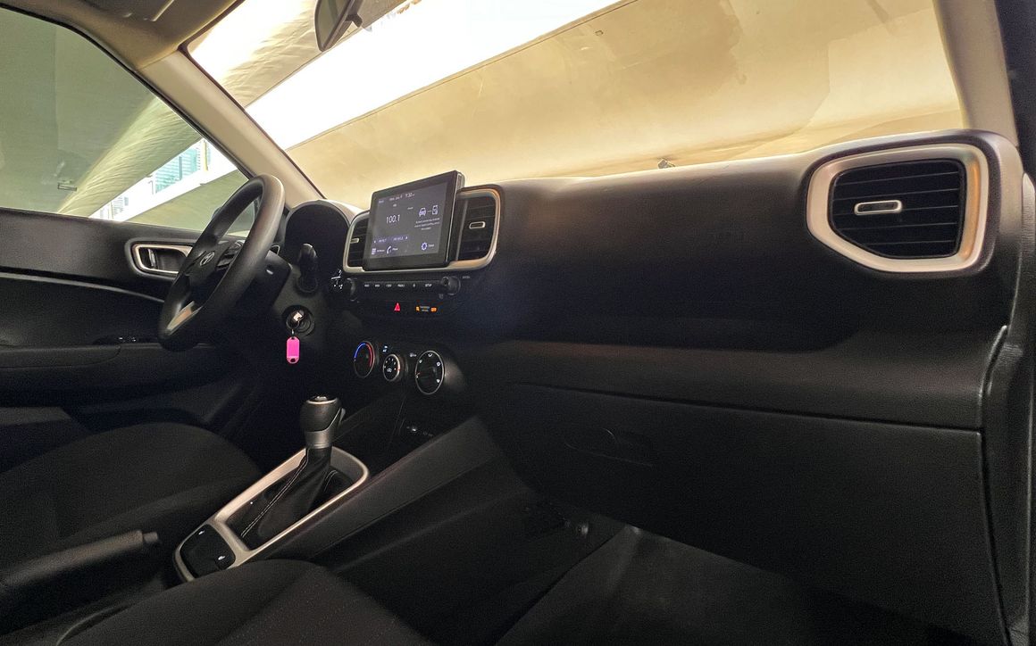 Hyundai Venue - image 9