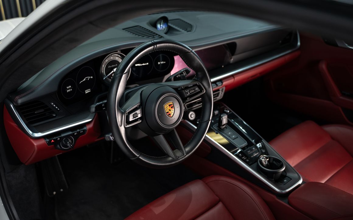 PORSCHE 911 TURBO S - image 17