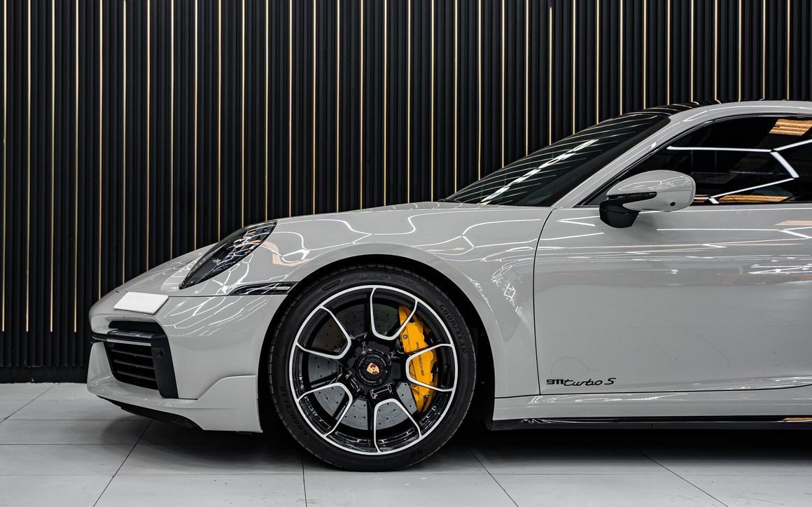 PORSCHE 911 TURBO S - image 13