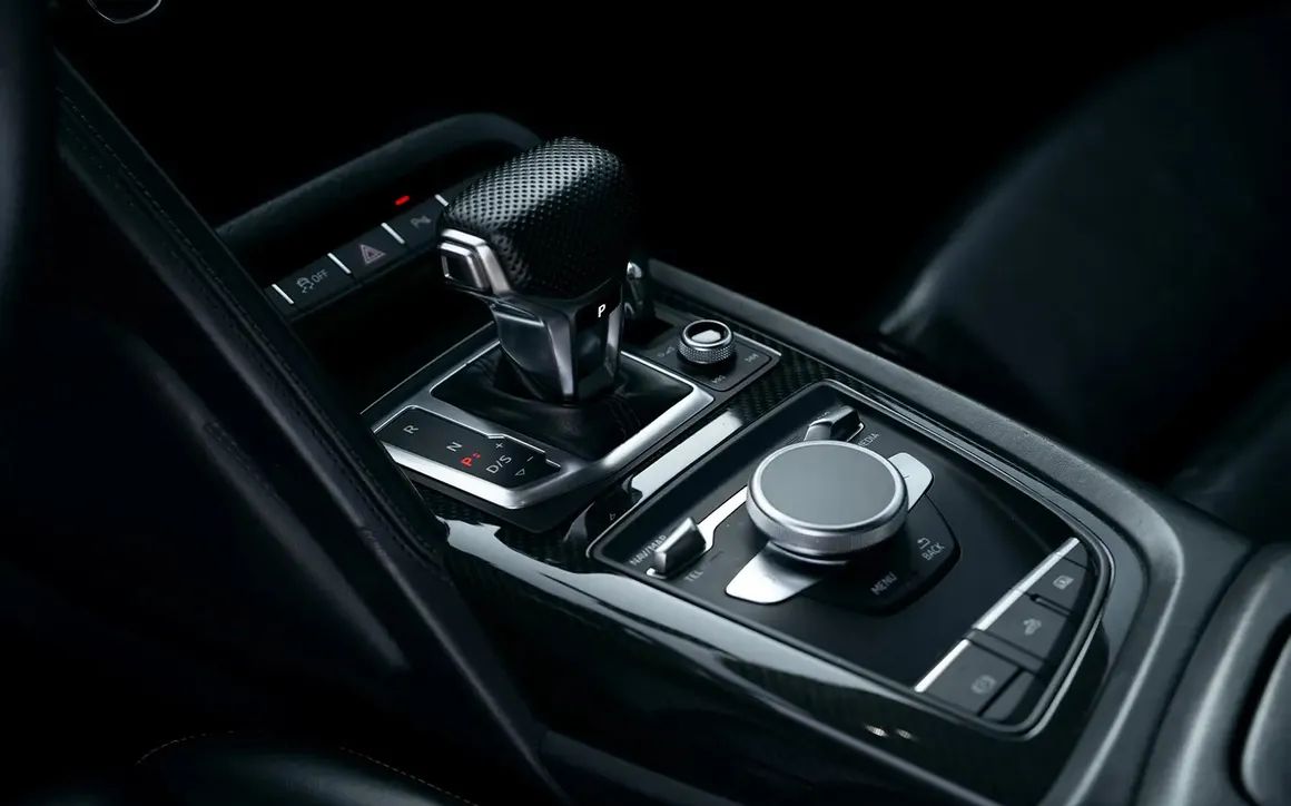 AUDI R8 V10 Spyder - image 9