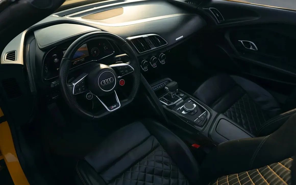 AUDI R8 V10 Spyder - image 7